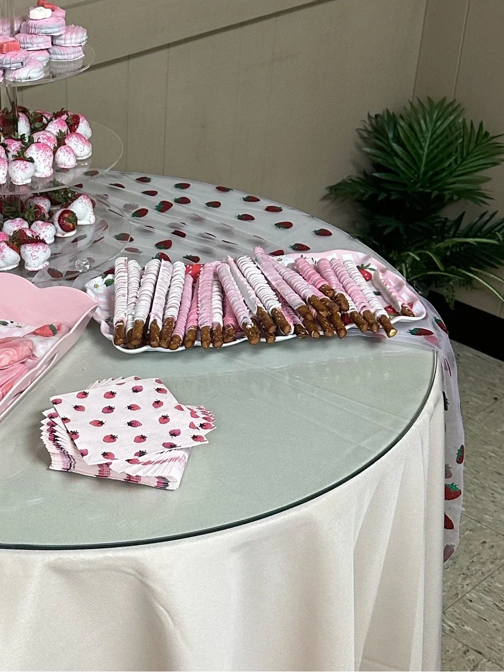 4 Strawberry Print Sparkly Tulle Table Runner